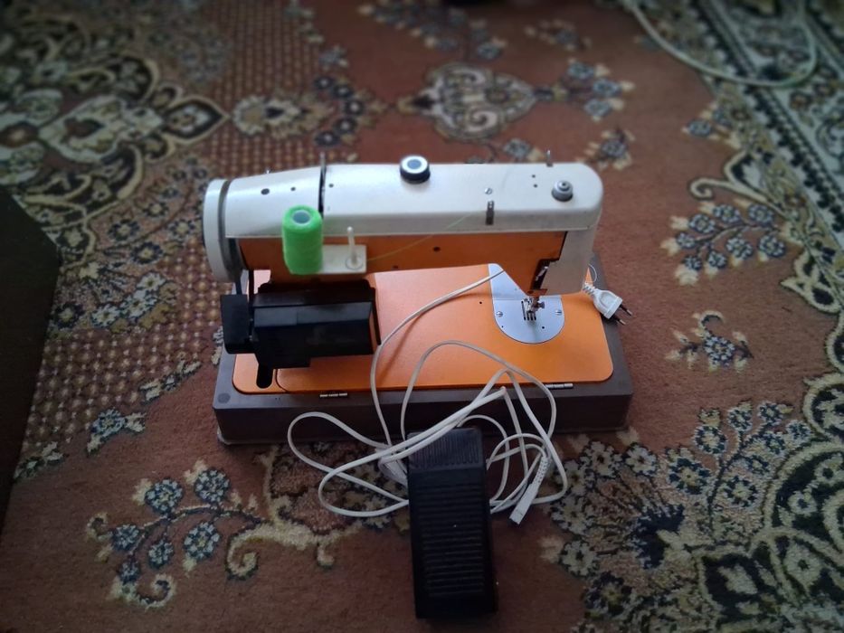 Vând  mașină de  cusut