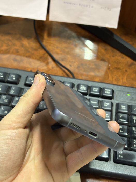 Samsung Galaxy S 23 FE идеал холатда