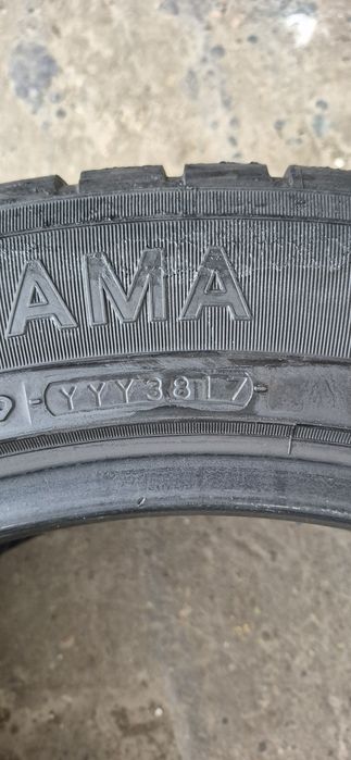 4 anvelope iarna Yokohama 235/55/20.Pretul este pe bucata.