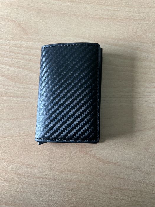 Продавам портофелче