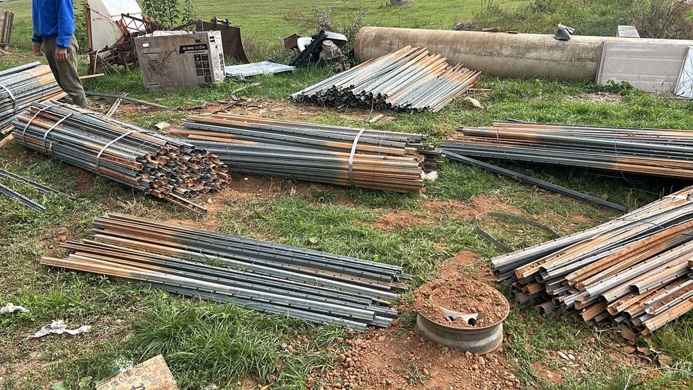 Stalpi galvanizati aprope noi