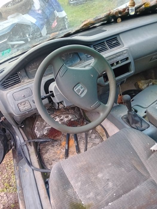 Продавам хонда сивик на части 1.3 16в 75кс 94г.