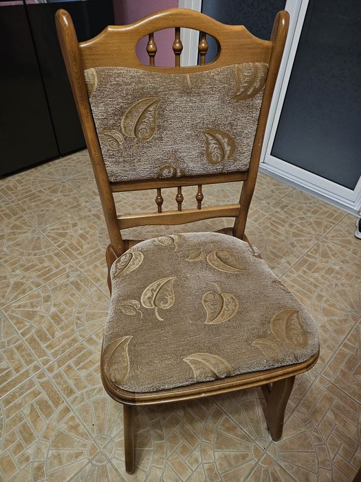 Vand 6+2 scaune de bucatarie, din lemn masiv