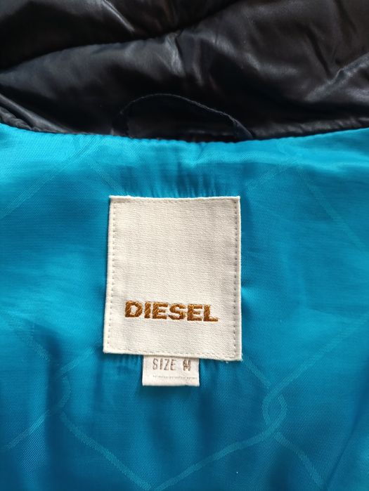 Мъжко яке Diesel,M размер . Якето е в много добро състояние,