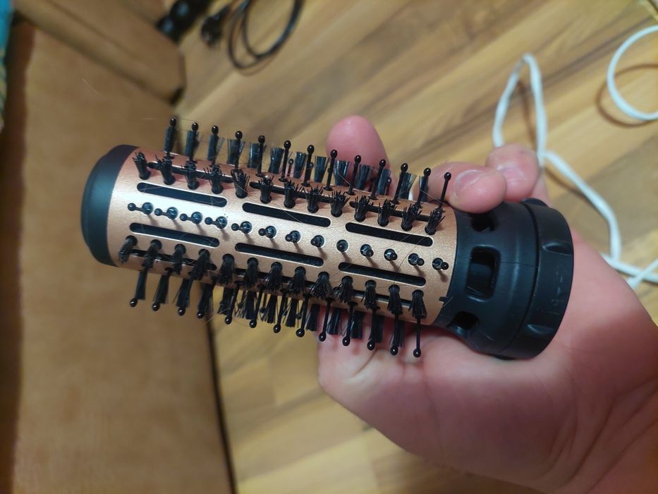 Perie rotativa Rowenta cu diverse trepte de viteza ,doua capete