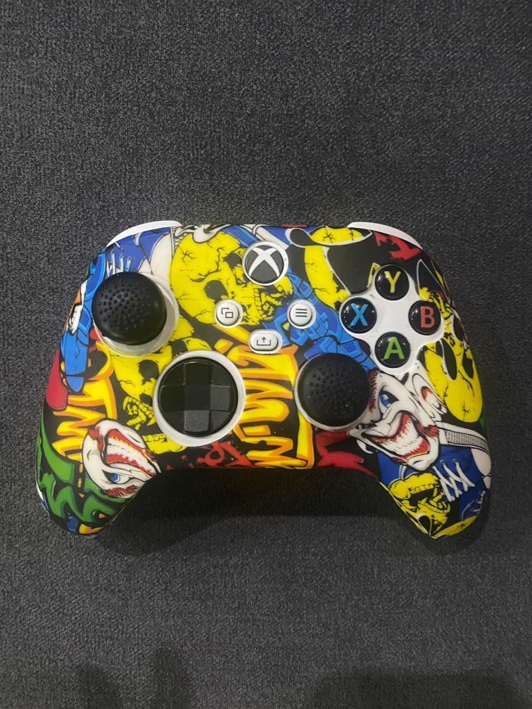 Геймпад xbox с коробкой и 2 чехлами