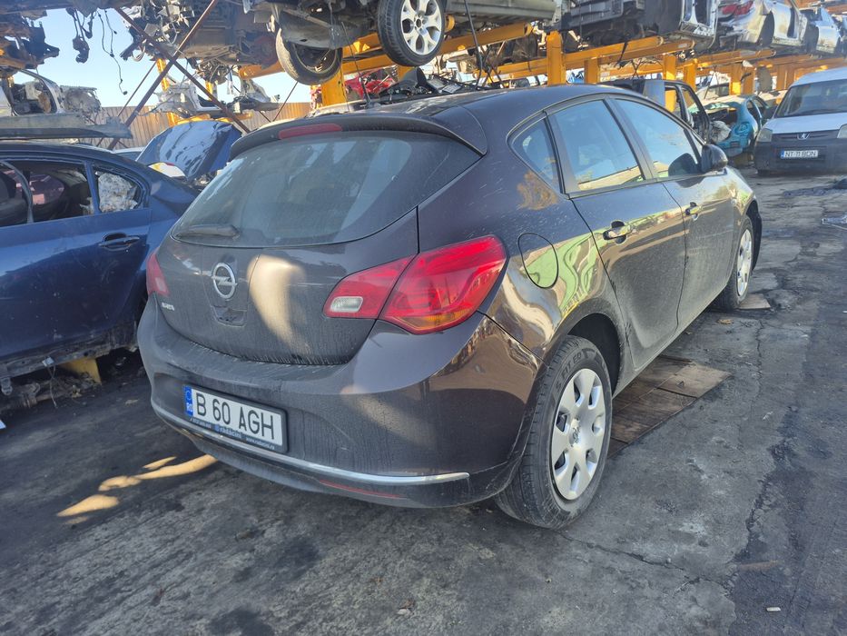 opel astra 2014 1.4benzina avariat rate fixe fara avans