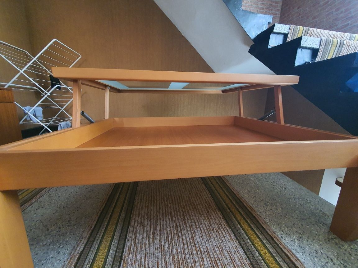 Продавам холна маса с повдигащ механизъм 120/90 см.