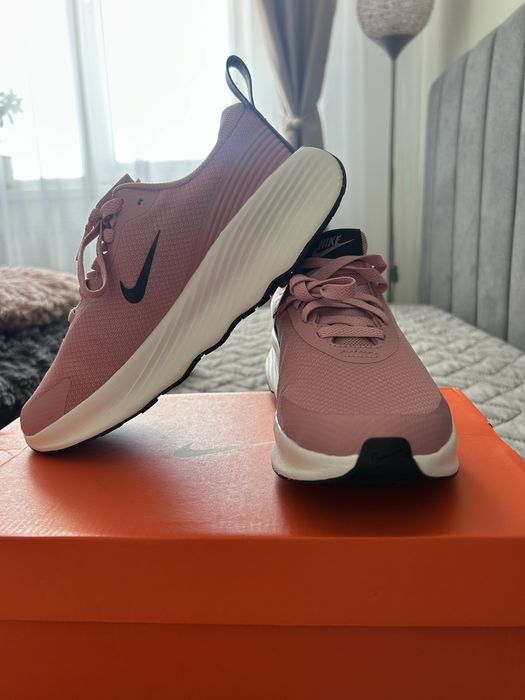 Маратонки nike пепел от рози