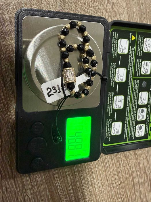 Златна гривна с маниста