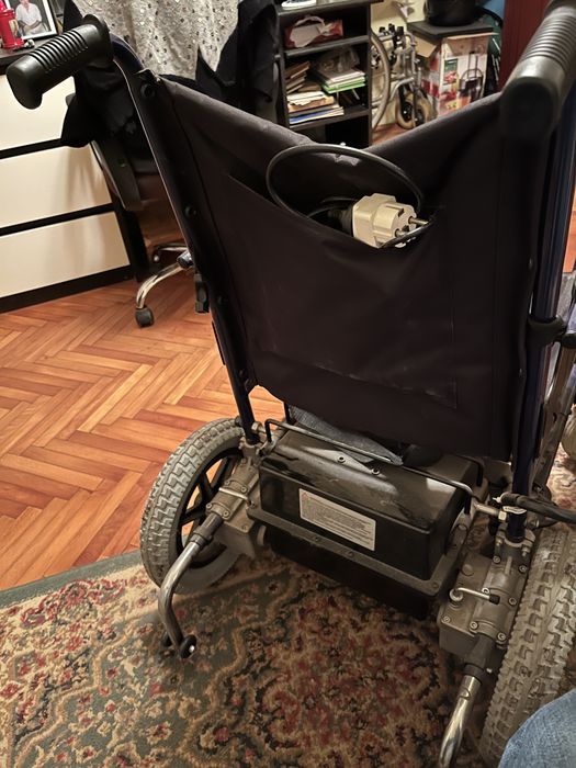 Scaun cu rotile electric