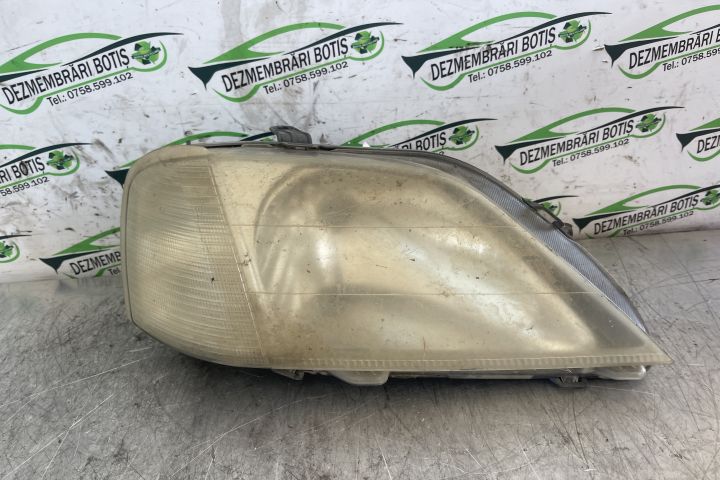 Far dreapta Dacia Logan prima generatie