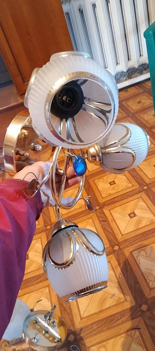 Срочно продам люстры