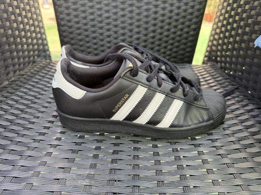 Adidas Superstar.
