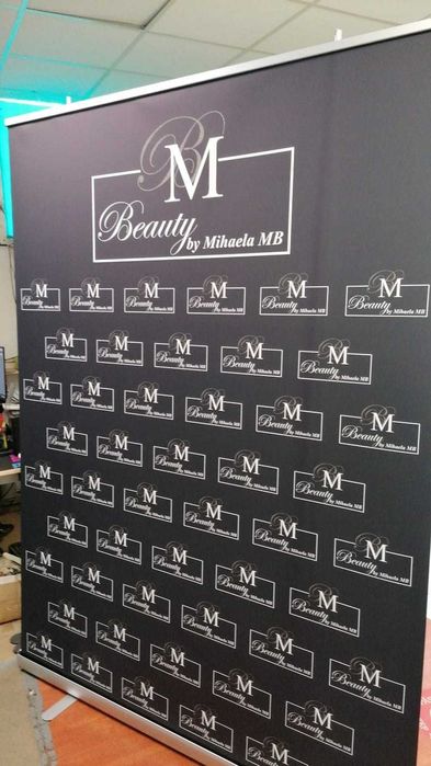 Roll-up banner – ideal pt evenimente si prezentari | Montaj 2 min