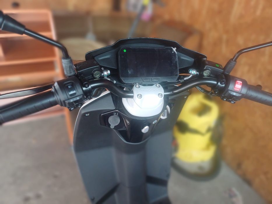 Vând scuter Piaggio electric