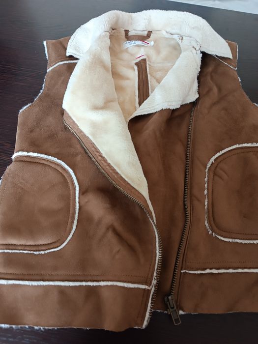 Теплая безрукавка для девочки