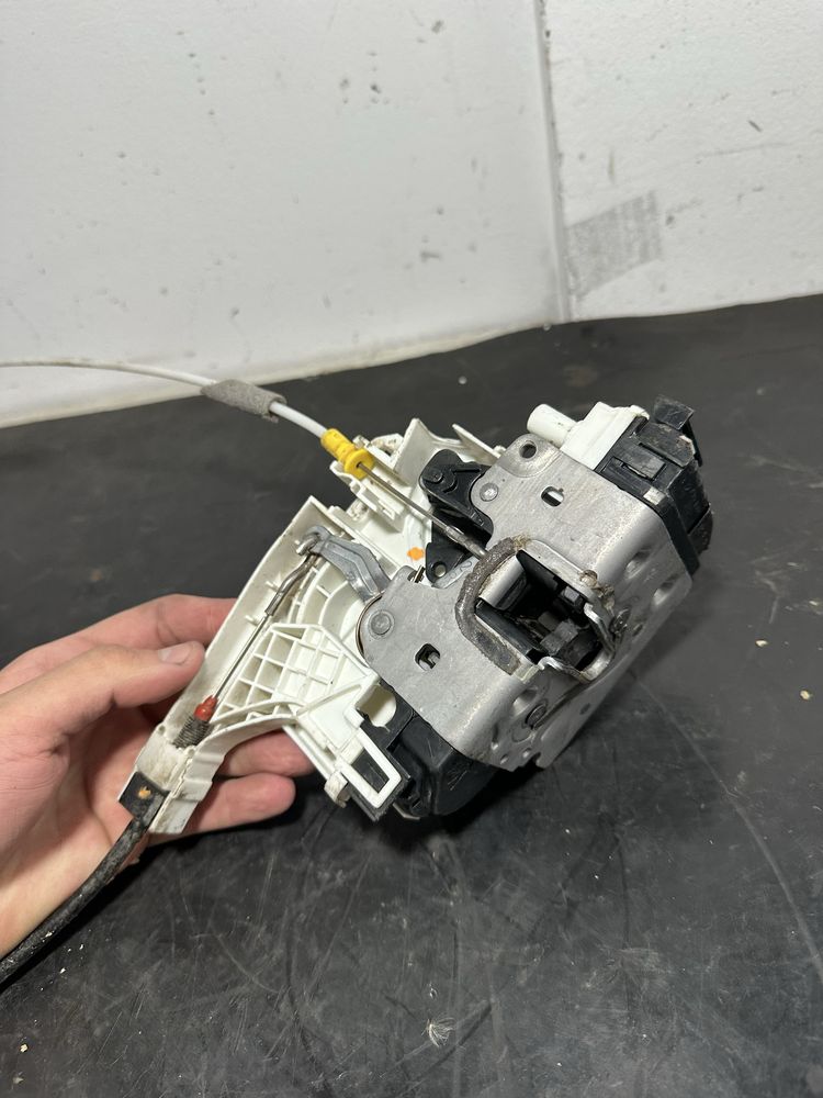 Broasca usa dreapta fata Mercedes Sprinter W906 A9067201735
