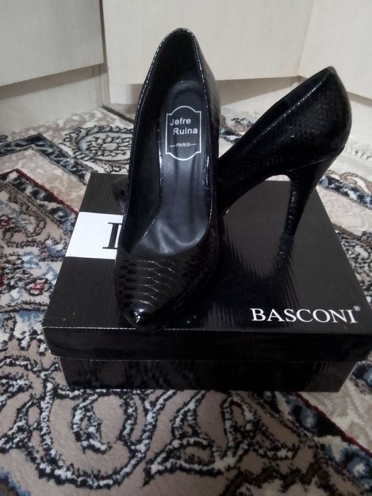 Модные туфли сотилади