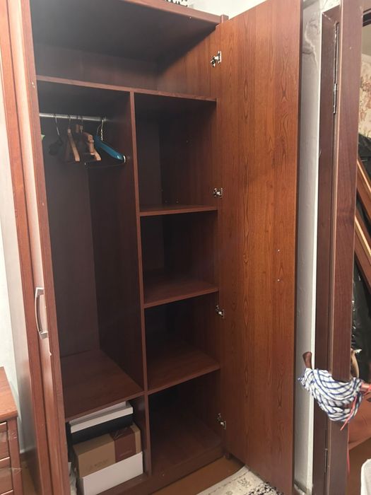 Продам прихожую в коридор, стенку в зал , шкафы в комнаты