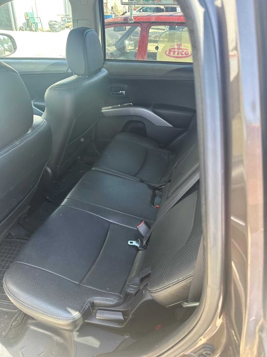 Vand Mitsubishi Outlander 2012 Epava