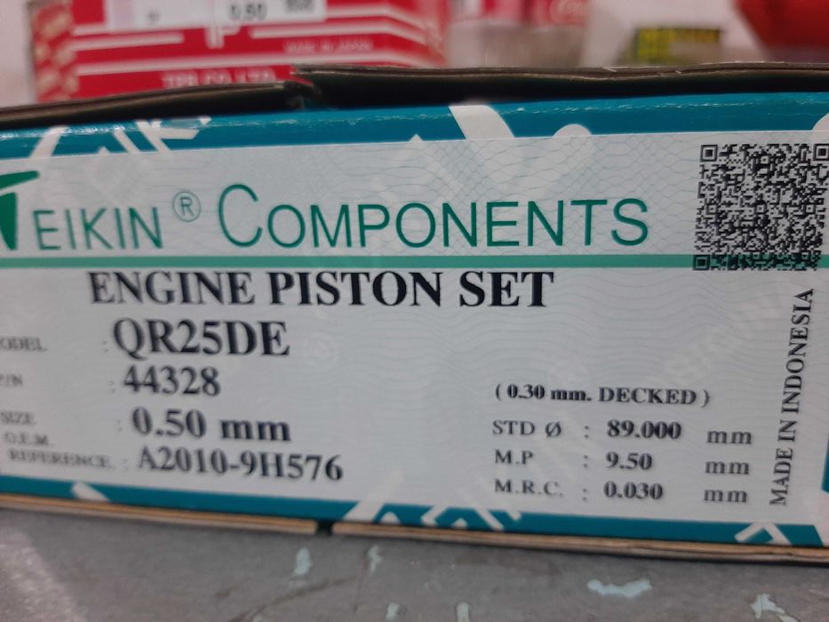 Поршня с кольцами на Nissan двигатель QR 25. размер 89.50 ремонтные.
