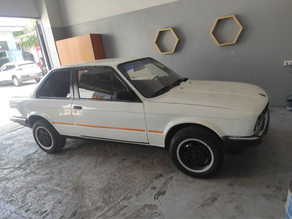 BMW  325  Белая Мотор 2 литровый м20