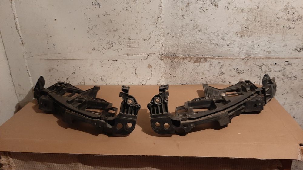 Suporți faruri Golf 6