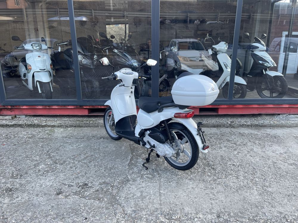 Scuter Aprilia scarabeo 100 cc