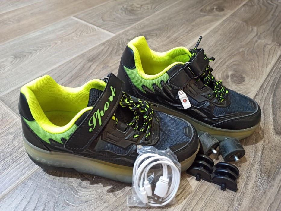 Обувки с колелца, светещи