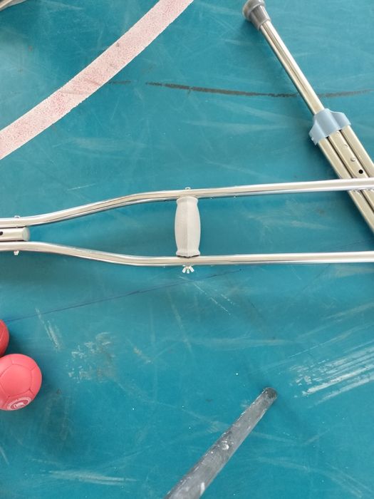 Костыли новые новыйе есть несколько костылей