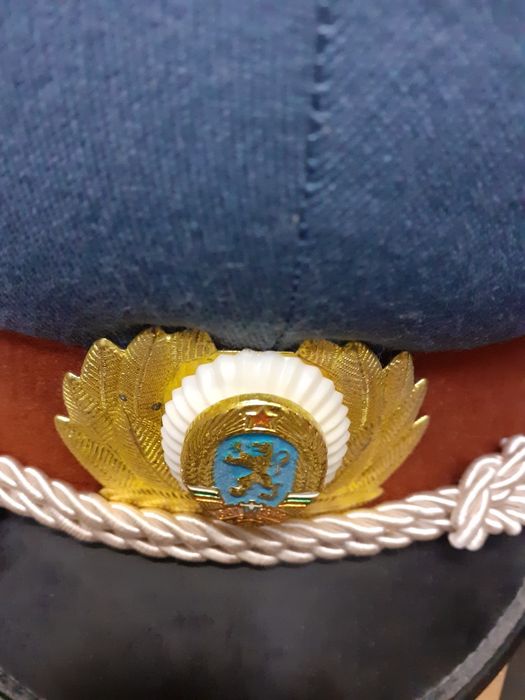 Продавам нови в. каски и газ.фенери.Дрехи старшинство и кепета.