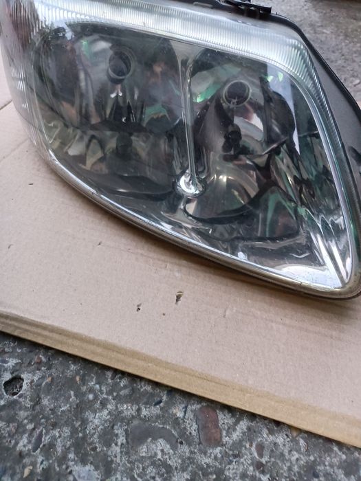 Far Vw Touareg fara lupă