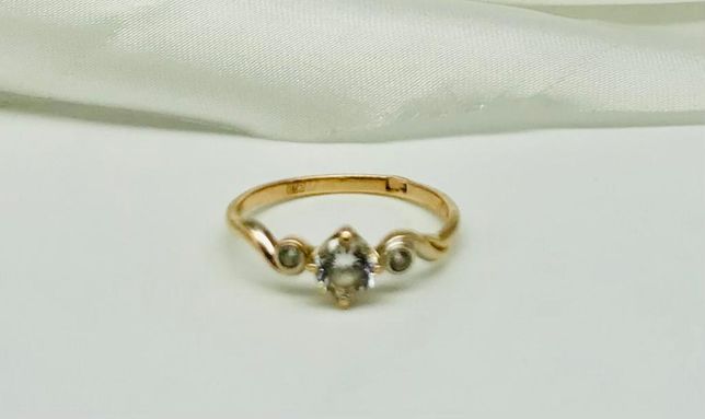 Кольцо с камнями, золото 585 Россия, вес 1.25 г. «Ломбард Белый»