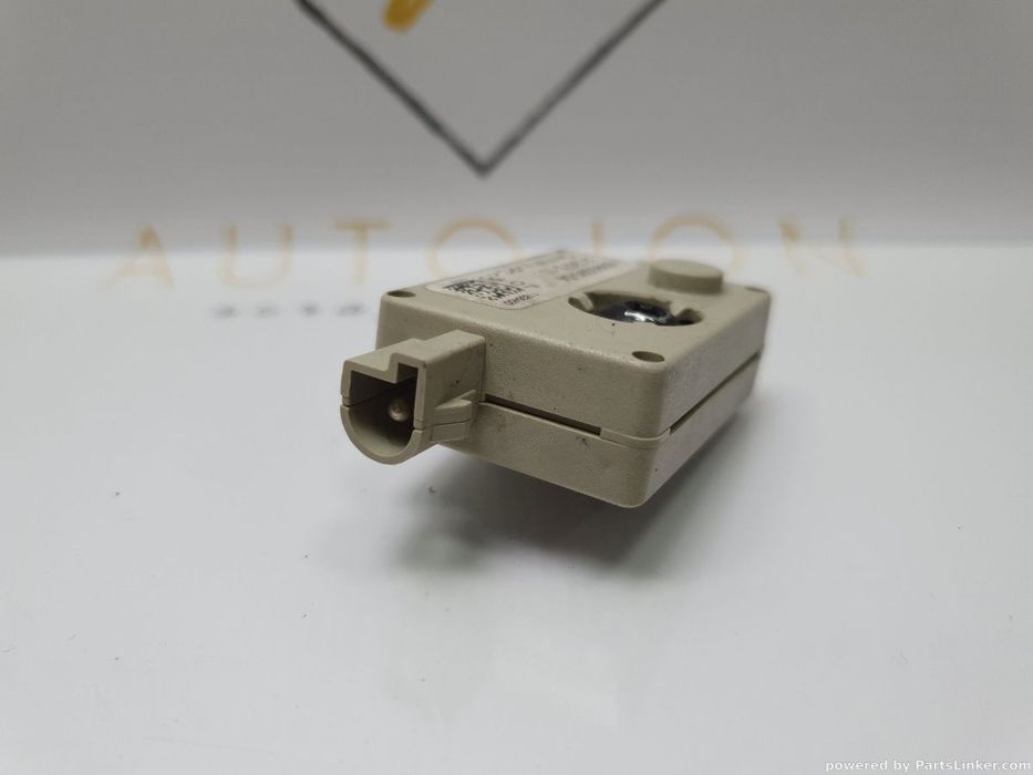 Amplificator antena BMW 3 V (E90) [ 2004 - 2012 ] 320 i (N46 B20..) 110KW|150HP OEM 6990090-04