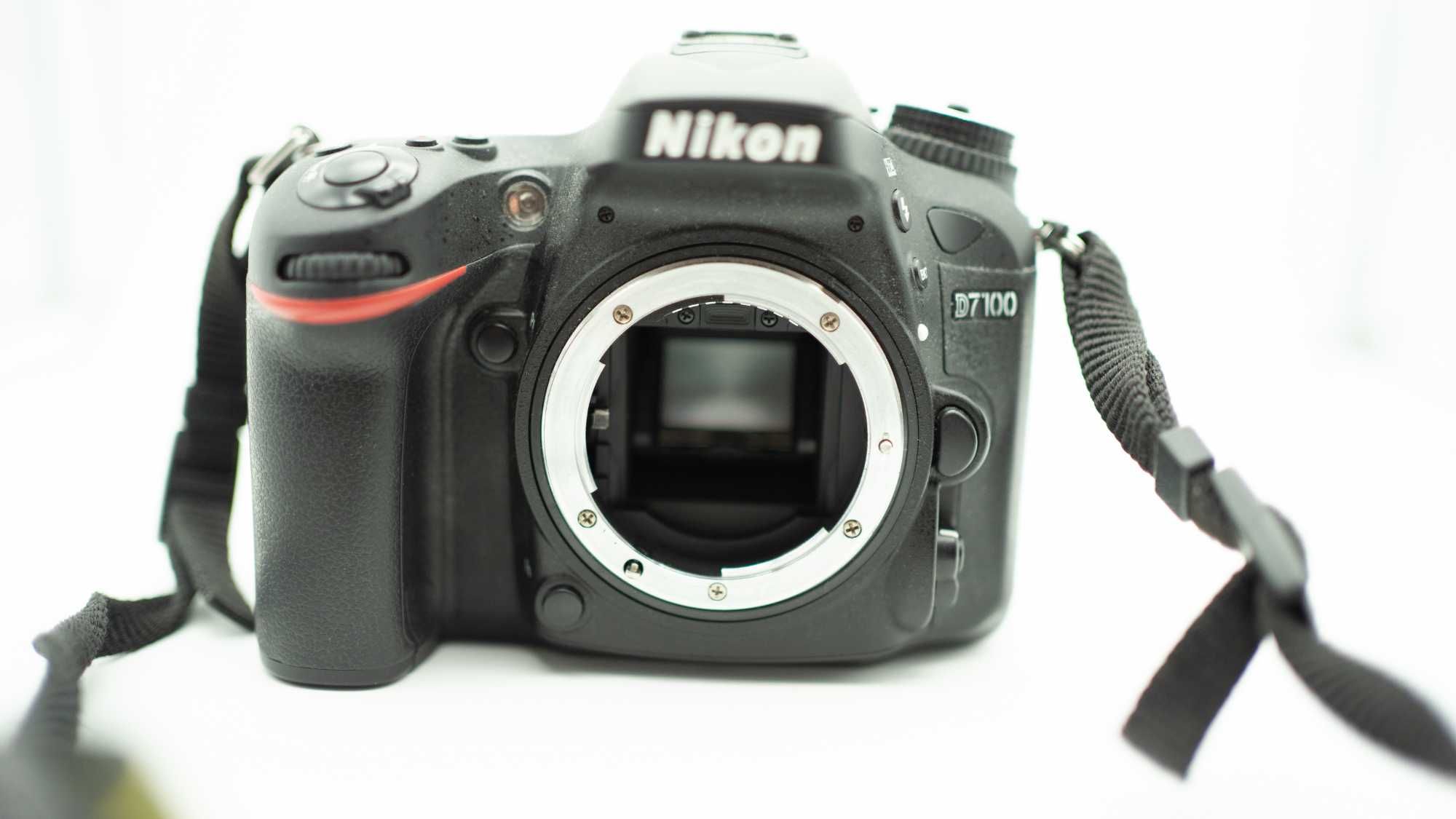 Продавам тяло Nikon D7100 с лек механичен проблем