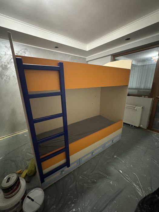 Двуетажнолегло с два матрака