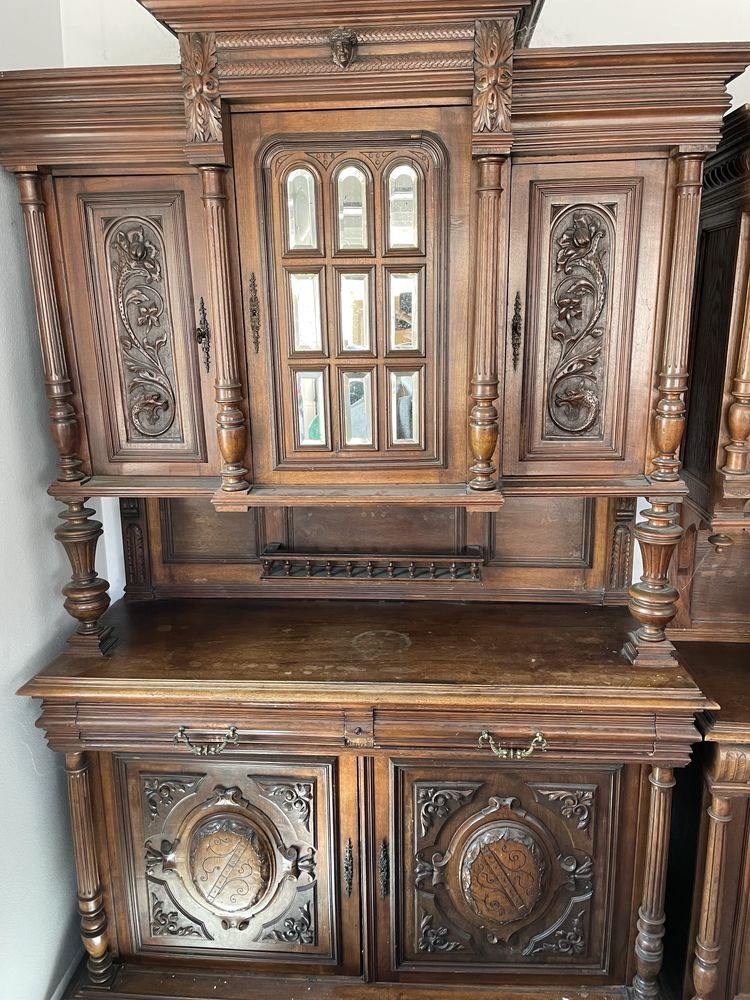 Mobilier vechi de vanzare