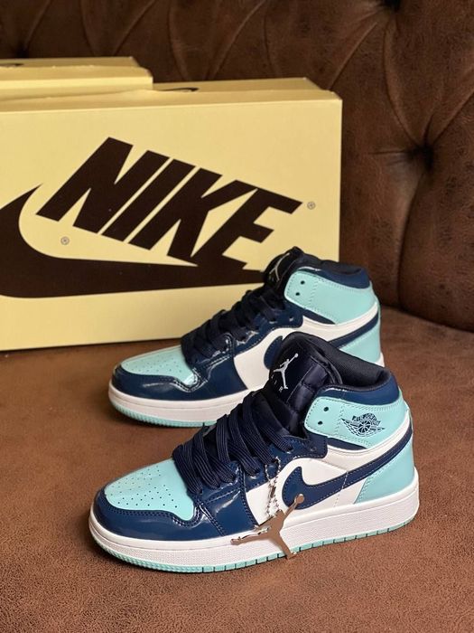 Nike Jorden  calitate foarte bună