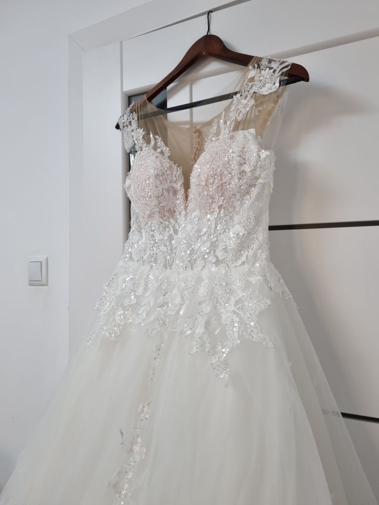 Rochie mireasa tip printesa facut pe comada la Mihaela Tuță