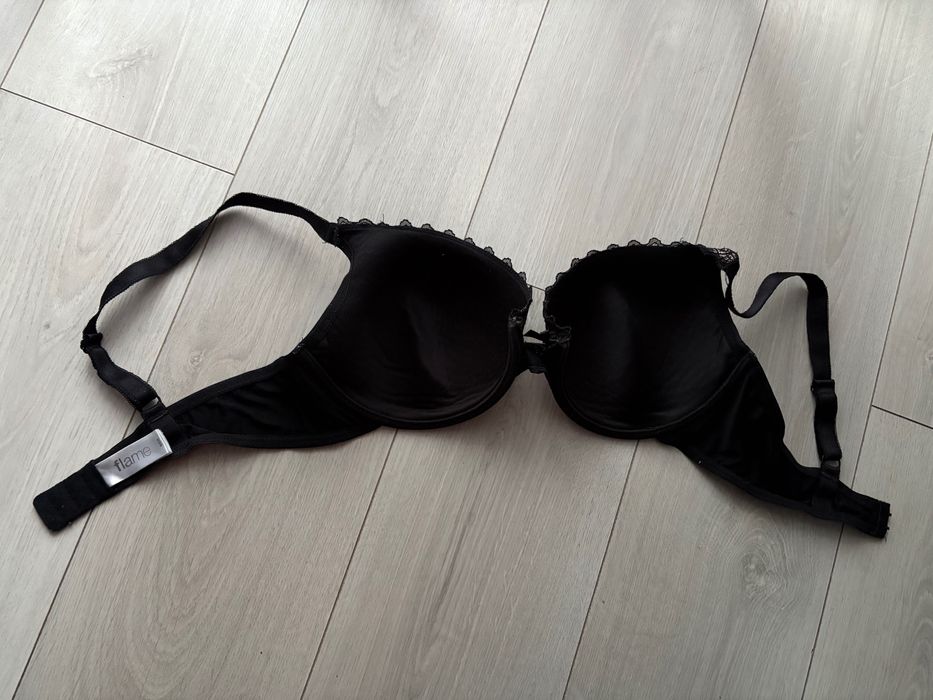 Sutien negru cu model, marimea 85D