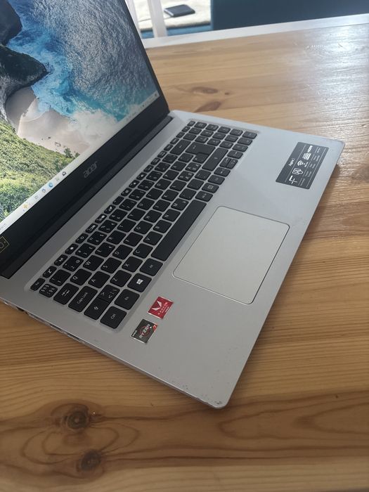 Acer Aspire 3• Procesor ryzen 7• SSD 512gb• placa video 2gb