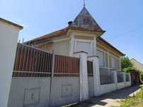 Casă familială mobilată pe două nivele locuibilă imediat.
