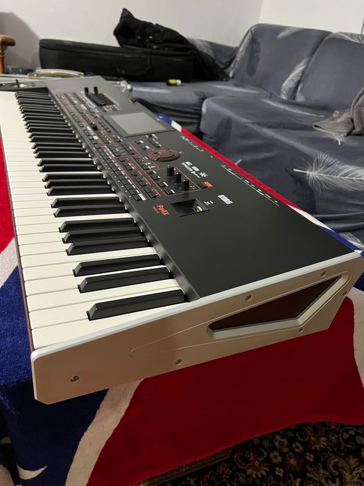 Vând Korg PA 4X oriental