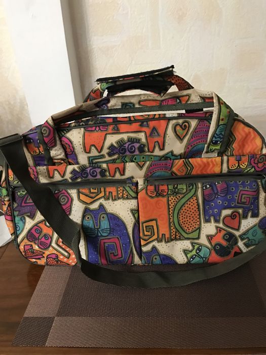 Продаю сумку с котиками.