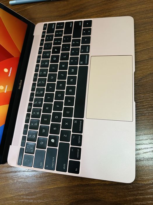 Macbook M3 srochni sotiladi narxi arzon