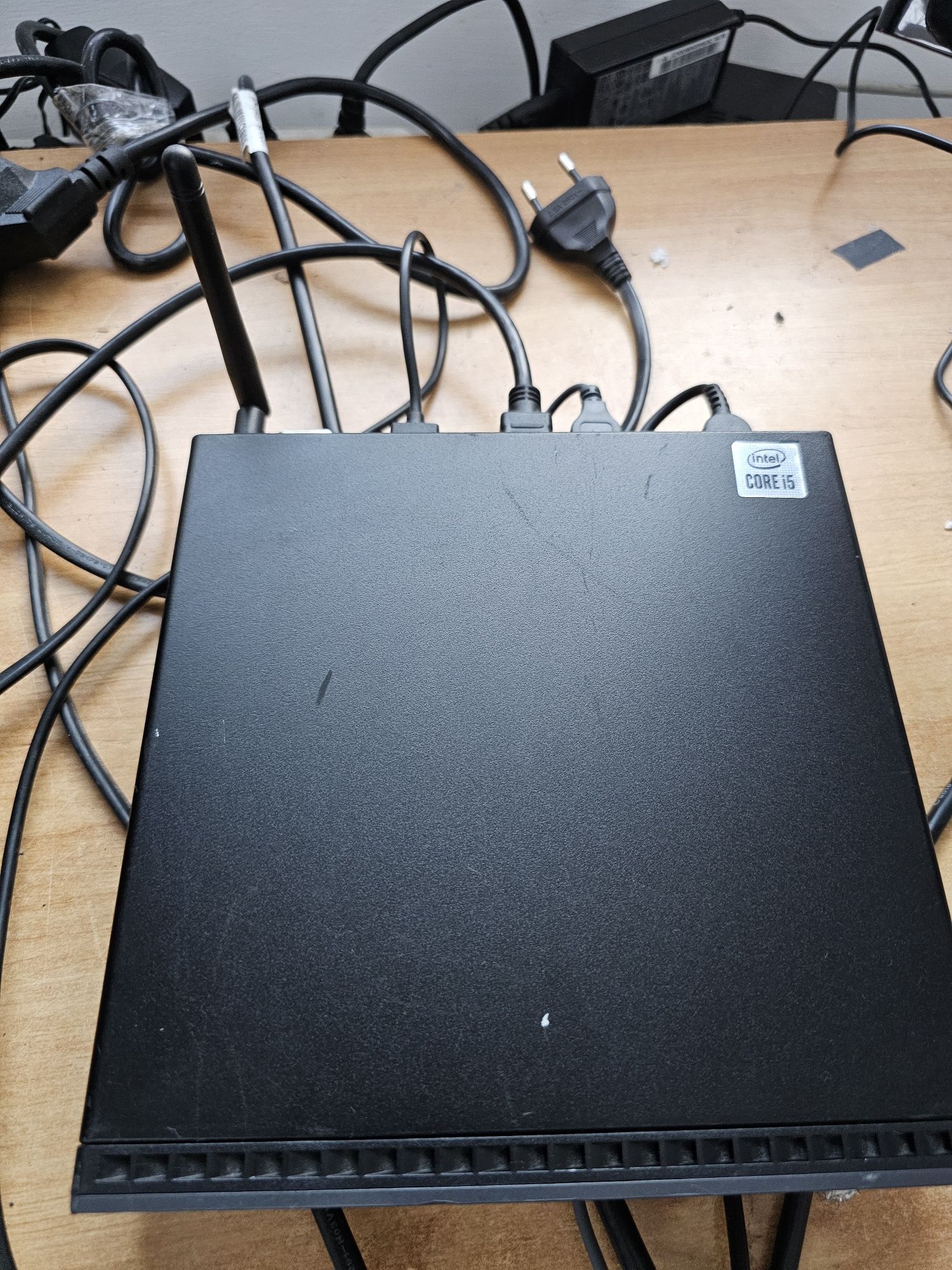 Mini pc Lenovo ThinkCentre M70Q Tiny i5 a10a ram 16 m.2 256Gb Video 8G