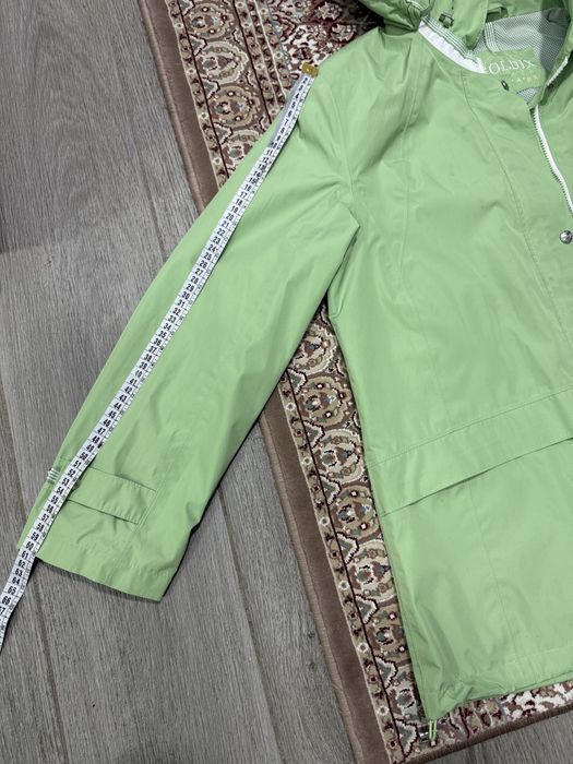 Дегкая куртка,плащ,ветровка 52 размер российский ,размер L-XL