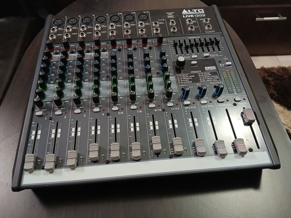 Mixer audio Alto live 1202 impecabil nu Dynacord fbt rcf efecte alesis