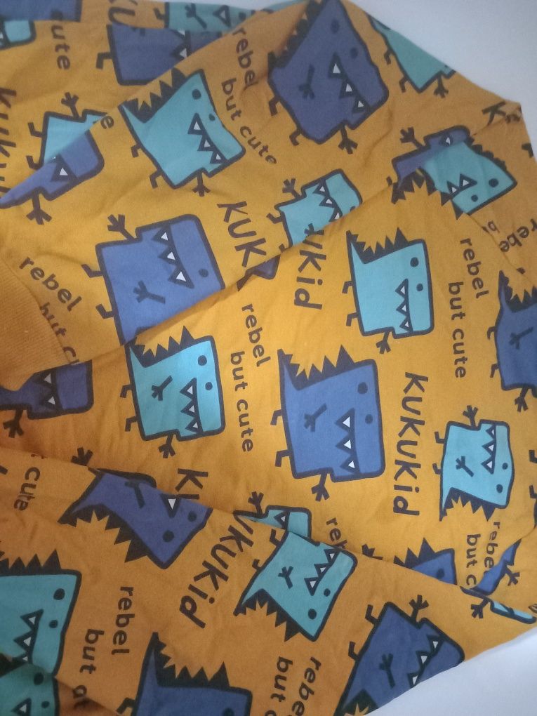 Vând bluza pentru copii de 9-10 ani